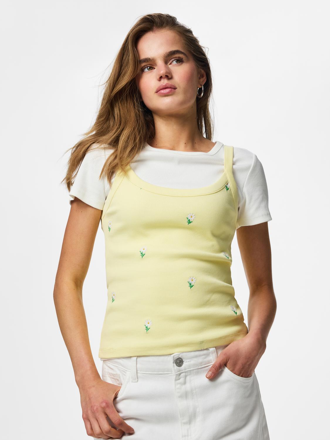 model_shot-front